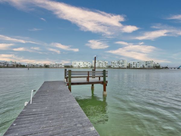 Your Ideal Family Getaway in St. Petersburg 2 Bedroom Home Bay View