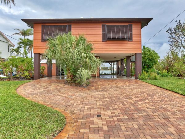 Your Ideal Family Getaway in St. Petersburg 2 Bedroom Home Bay View