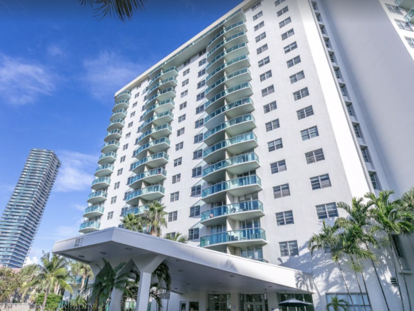 New Arrival Three Bedroom Sunny Isles Beach Modern Pool View