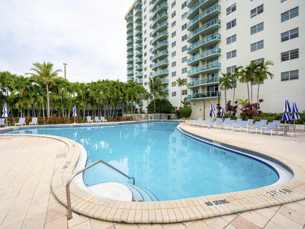 New Arrival Three Bedroom Sunny Isles Beach Modern Pool View
