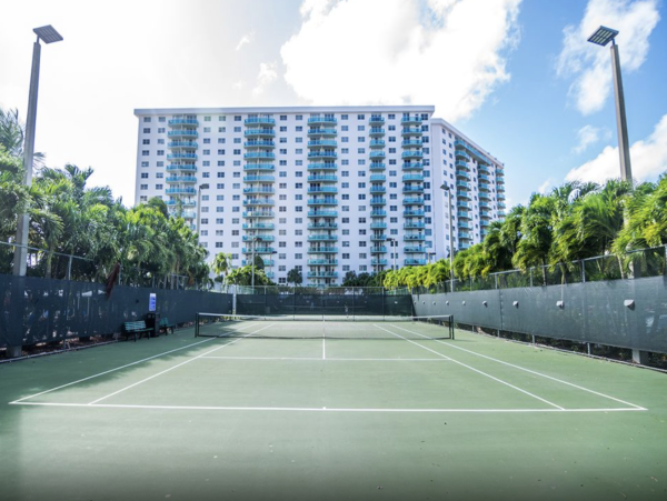 New Arrival Three Bedroom Sunny Isles Beach Modern Pool View