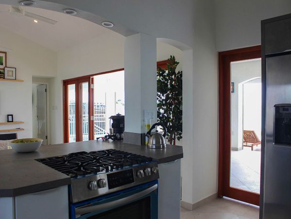 Luxurious Beachfront Villa in Beacon Hill - Perfect Family Getaway