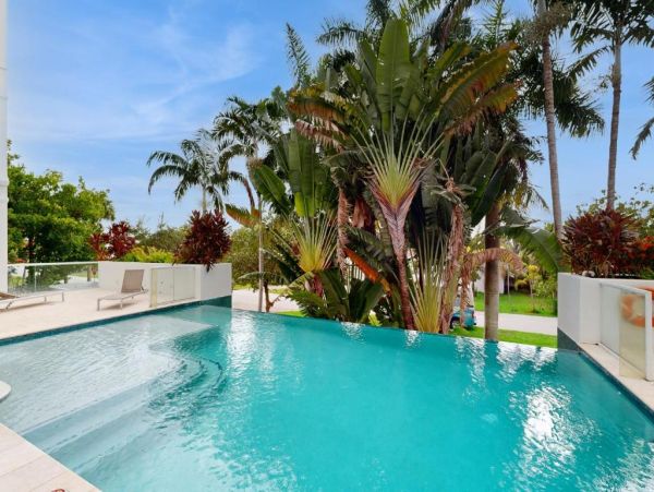 Luxury 2BR Condo Steps to Deerfield Beach - Infinity Pool & Amenities