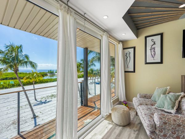 Luxurious Beachfront Home in Fort Myers Beach, FL – Direct Access & Pool