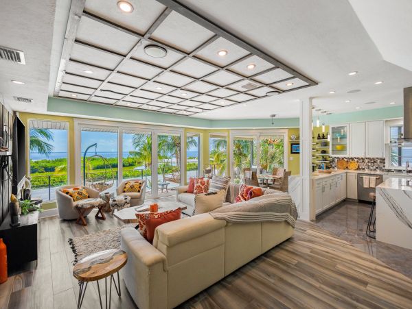 Luxurious Beachfront Home in Fort Myers Beach, FL – Direct Access & Pool
