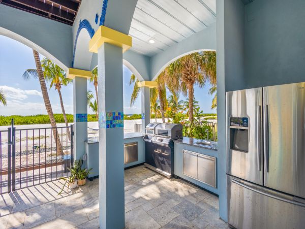 Luxurious Beachfront Home in Fort Myers Beach, FL – Direct Access & Pool