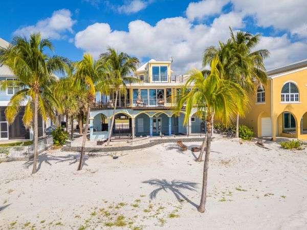 Luxurious Beachfront Home in Fort Myers Beach, FL – Direct Access & Pool