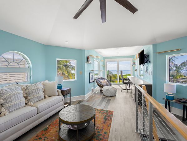Luxurious Beachfront Home in Fort Myers Beach, FL – Direct Access & Pool