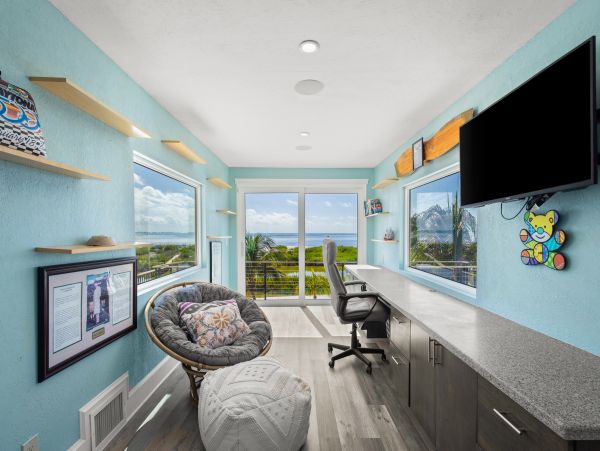 Luxurious Beachfront Home in Fort Myers Beach, FL – Direct Access & Pool