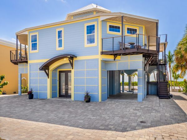 Luxurious Beachfront Home in Fort Myers Beach, FL – Direct Access & Pool