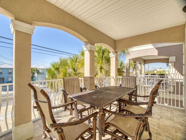 Luxurious Gulf View Retreat in Laguna Beach - Book Your Dream Getaway