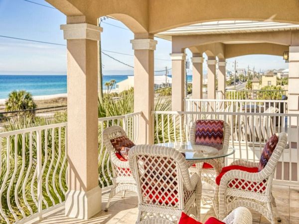 Luxurious Gulf View Retreat in Laguna Beach - Book Your Dream Getaway