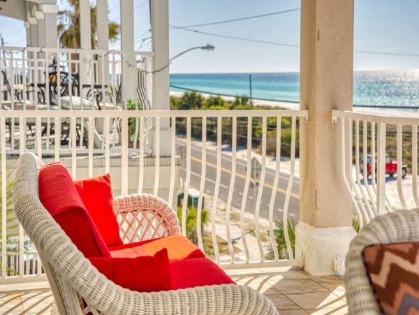 Luxurious Gulf View Retreat in Laguna Beach - Book Your Dream Getaway