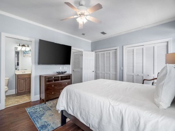 Luxurious Gulf View Retreat in Laguna Beach - Book Your Dream Getaway