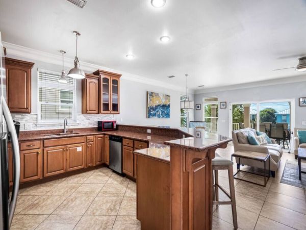 Luxurious Gulf View Retreat in Laguna Beach - Book Your Dream Getaway