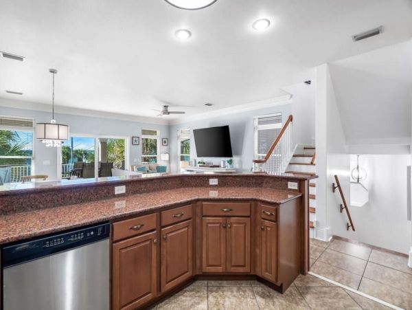 Luxurious Gulf View Retreat in Laguna Beach - Book Your Dream Getaway