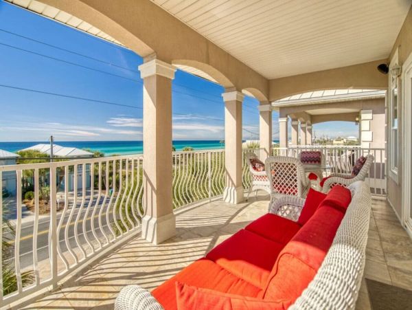 Luxurious Gulf View Retreat in Laguna Beach - Book Your Dream Getaway