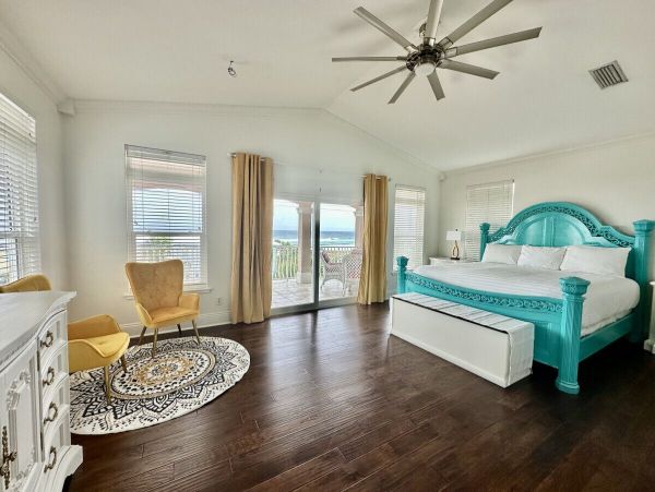 Luxurious Gulf View Retreat in Laguna Beach - Book Your Dream Getaway