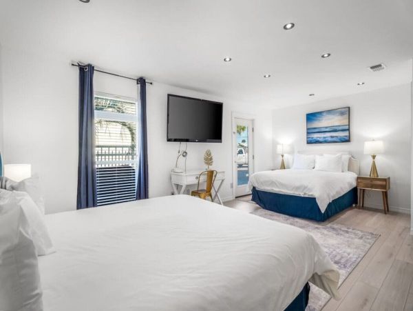 Luxurious Gulf View Retreat in Laguna Beach - Book Your Dream Getaway