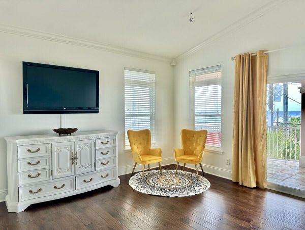 Luxurious Gulf View Retreat in Laguna Beach - Book Your Dream Getaway