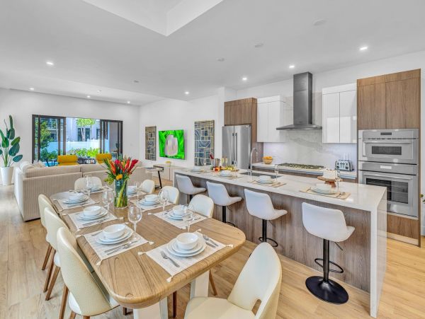 Luxurious Two-Story Townhouse in Rio Vista - Perfect for Families