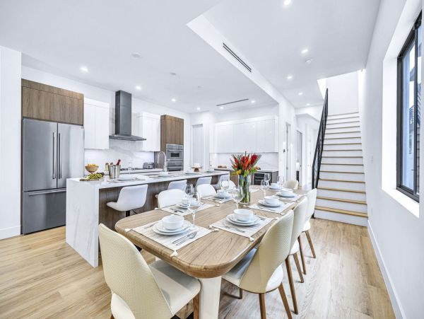 Luxurious Two-Story Townhouse in Rio Vista - Perfect for Families
