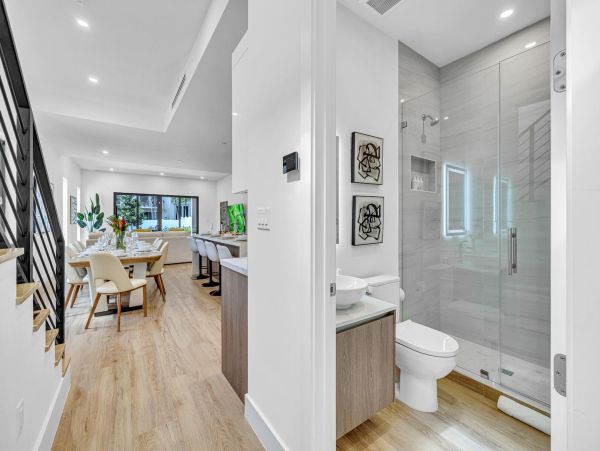 Luxurious Two-Story Townhouse in Rio Vista - Perfect for Families