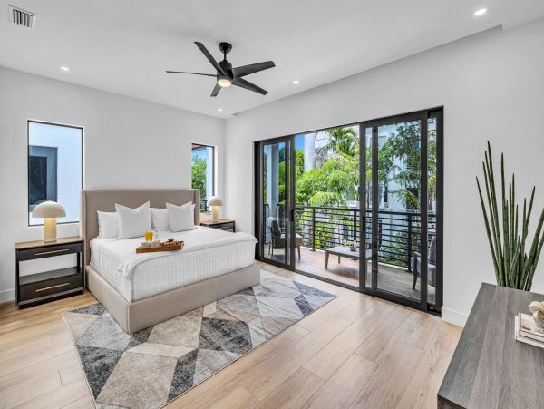 Luxurious Two-Story Townhouse in Rio Vista - Perfect for Families