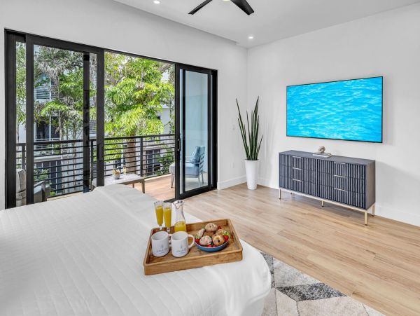 Luxurious Two-Story Townhouse in Rio Vista - Perfect for Families