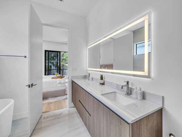 Luxurious Two-Story Townhouse in Rio Vista - Perfect for Families