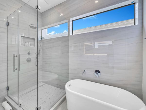 Luxurious Two-Story Townhouse in Rio Vista - Perfect for Families