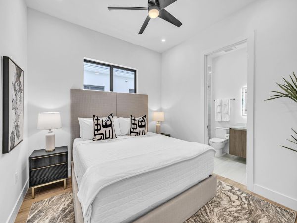 Luxurious Two-Story Townhouse in Rio Vista - Perfect for Families