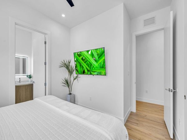Luxurious Two-Story Townhouse in Rio Vista - Perfect for Families