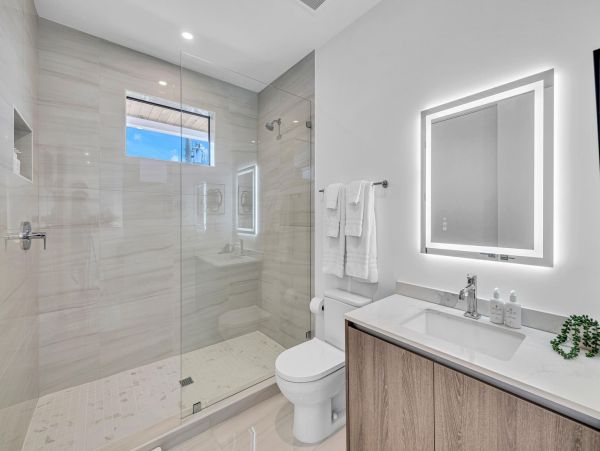 Luxurious Two-Story Townhouse in Rio Vista - Perfect for Families