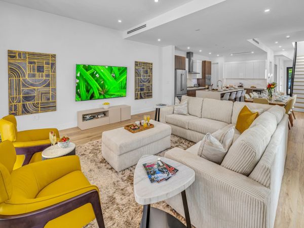 Luxurious Two-Story Townhouse in Rio Vista - Perfect for Families