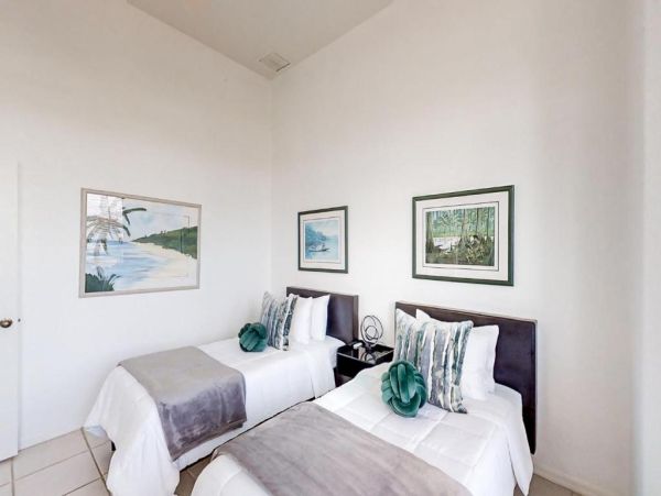 Coastal Paradise with Direct Canal Access in Cape Coral - Perfect Vacation Home