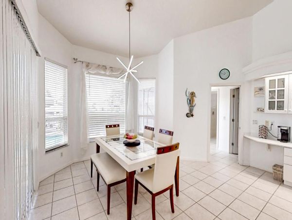 Coastal Paradise with Direct Canal Access in Cape Coral - Perfect Vacation Home