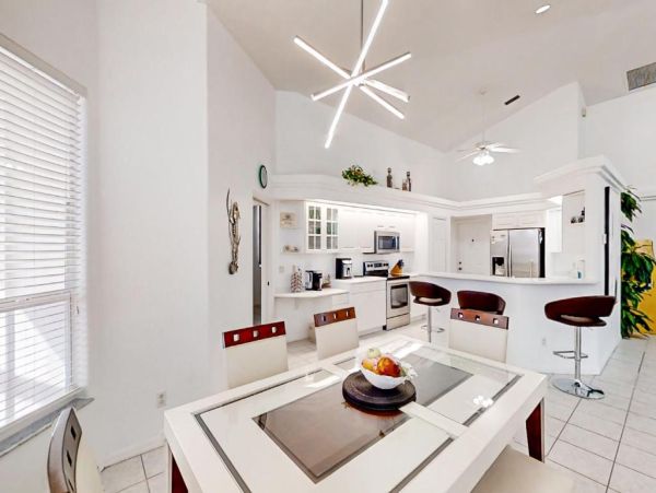 Coastal Paradise with Direct Canal Access in Cape Coral - Perfect Vacation Home