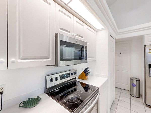 Coastal Paradise with Direct Canal Access in Cape Coral - Perfect Vacation Home