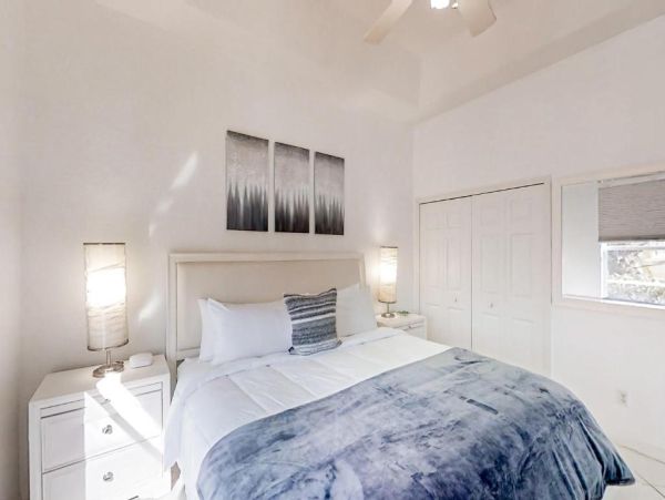 Coastal Paradise with Direct Canal Access in Cape Coral - Perfect Vacation Home