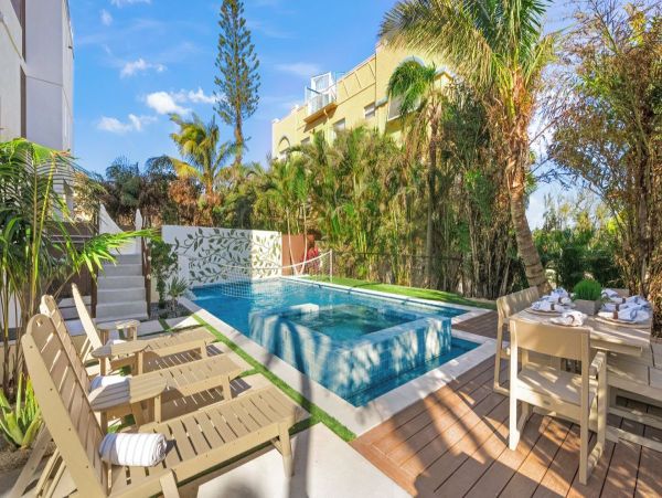 Luxurious Dual-Home Estate Steps from Siesta Key Beach