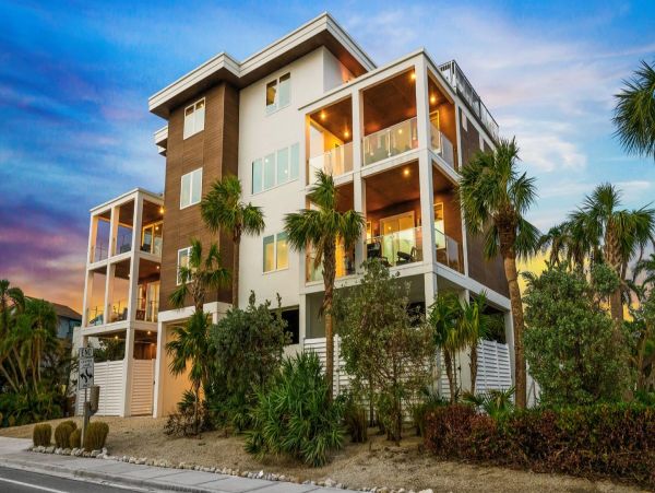 Luxurious Dual-Home Estate Steps from Siesta Key Beach