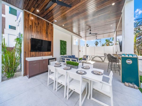 Luxurious Dual-Home Estate Steps from Siesta Key Beach