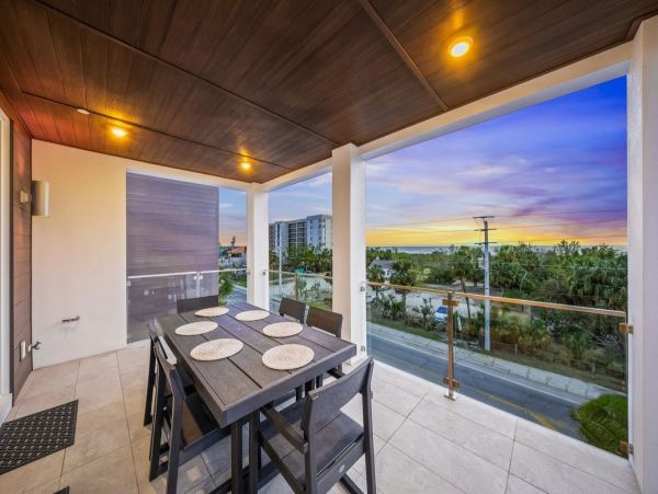 Luxurious Dual-Home Estate Steps from Siesta Key Beach