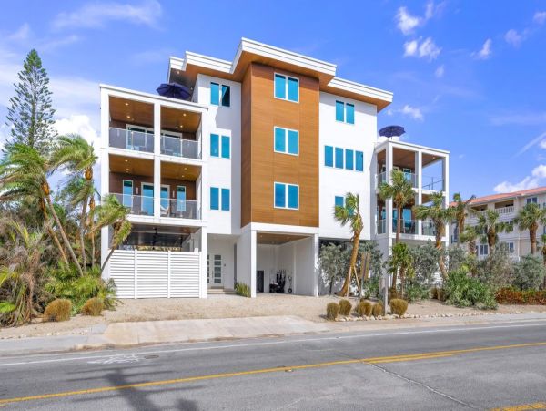 Luxurious Dual-Home Estate Steps from Siesta Key Beach
