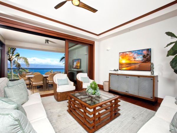 Luxury Oceanfront 3-Bedroom Condo in Kapalua Bay, Maui