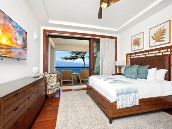Luxury Oceanfront 3-Bedroom Condo in Kapalua Bay, Maui