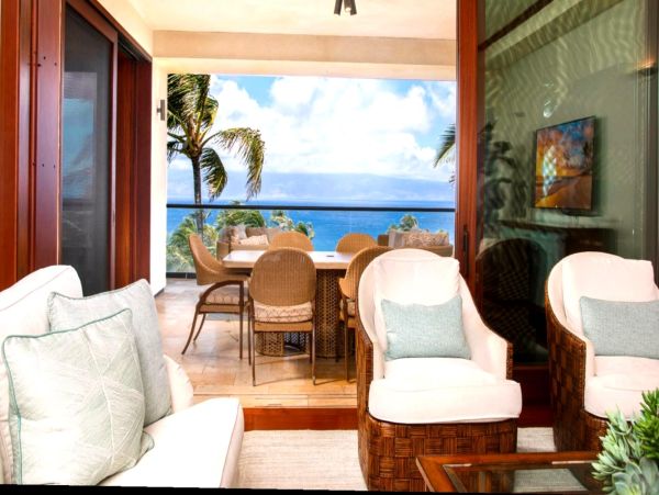 Luxury Oceanfront 3-Bedroom Condo in Kapalua Bay, Maui
