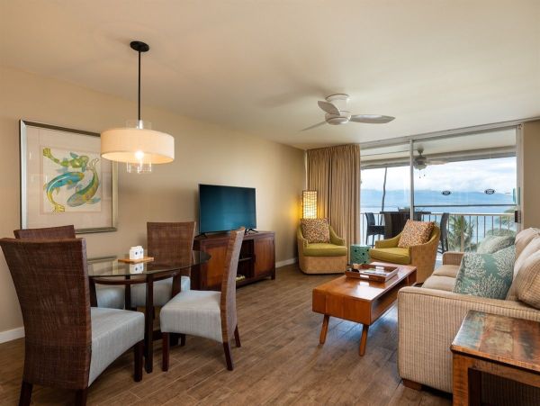 Oceanfront Maui Condo - Stunning Views & Modern Amenities