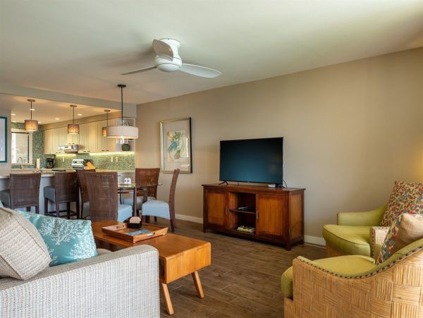 Oceanfront Maui Condo - Stunning Views & Modern Amenities